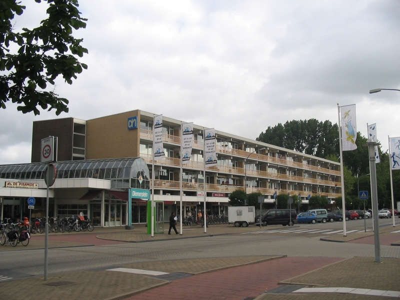 Winkelcentrum en appartementen Diemen