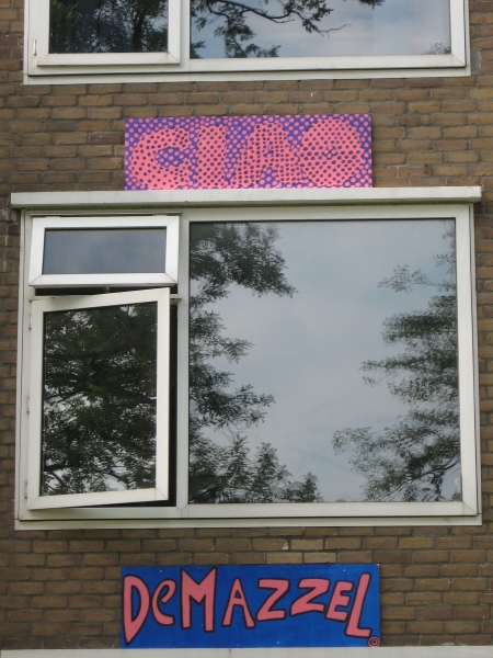 Hilversum, Erfgooiersstraat; posters t.g.v. geplande afbraak