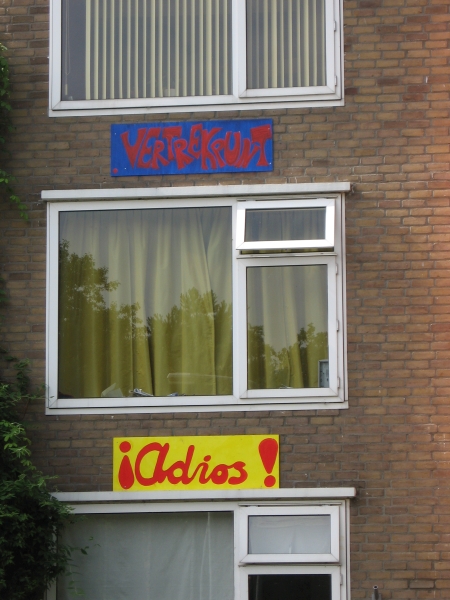 Hilversum, Erfgooiersstraat; posters t.g.v. geplande afbraak