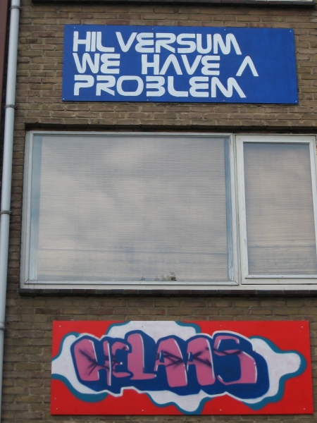 Hilversum, Erfgooiersstraat; posters t.g.v. geplande afbraak