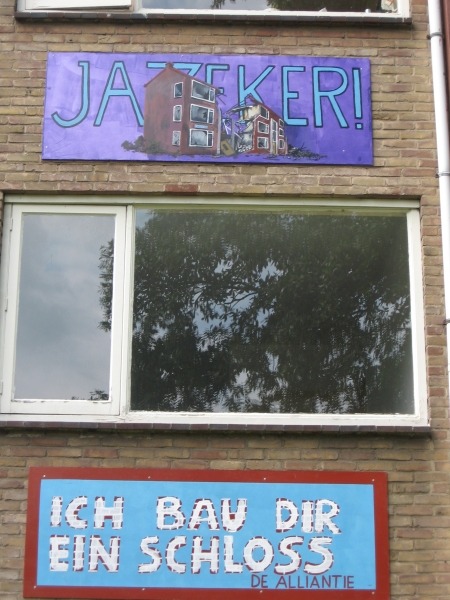 Hilversum, Erfgooiersstraat; posters t.g.v. geplande afbraak