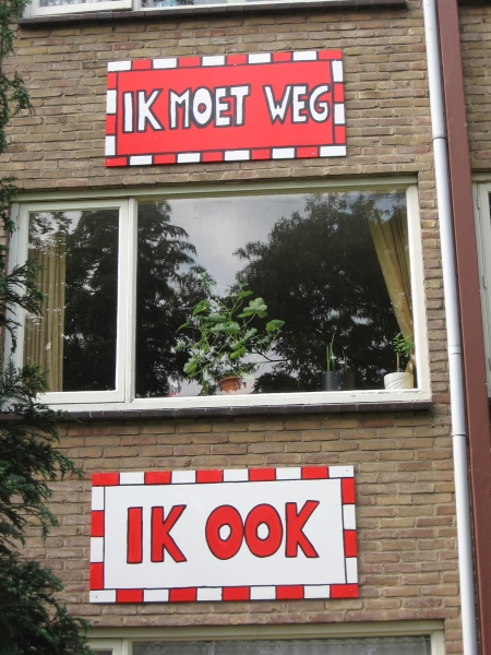 Hilversum, Erfgooiersstraat; posters t.g.v. geplande afbraak