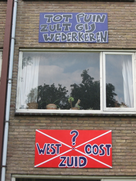 Hilversum, Erfgooiersstraat; posters t.g.v. geplande afbraak